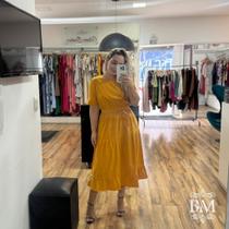 Vestido em Alfaiataria, Mostarda, Evasê, Detalhe Guipier Manga e Barra, Ajuste Elástico Cintura, Cinto, Invait BM1242M Vestido em Alfaiataria, Mostarda, Evasê, Detalhe Guipier Manga e Barra, Ajuste Elástico Cintura, Cinto, Invait BM1242M