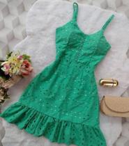 Vestido em lese em alça com bojo e detalhe na barra