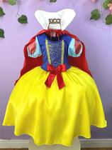Vestido Fantasia Infantil Branca de Neve Amarelo Capa Tiara Vestido Fantasia Infantil Branca de Neve Amarelo Capa Tiara