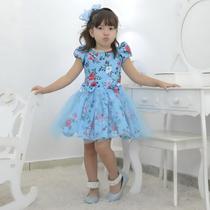 Vestido Floral infantil azul com tule sobre a saia