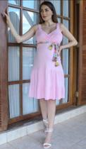Vestido Gestante/Grávida com decote transpassado para Amamentar nas cores Azul Marinho e Rosa claro.