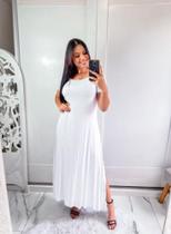 Vestido gola canoa com bolso e fenda Vestido gola canoa com bolso e fenda