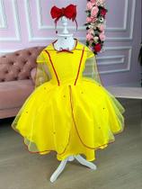 Vestido Infantil Princesa Branca de Neve Amarelo Laço Com Bolinhas Vermelhas Com Capa Tule Vestido Infantil Princesa Branca de Neve Amarelo Laço Com Bolinhas Vermelhas Com Capa Tule
