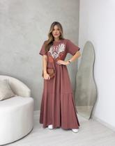 Vestido Longo Camisetão Inspirado em Estampas Tropicais