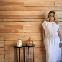 vestido longo na cor branco no tecido duna, veste tamanho único 42 ao 44.