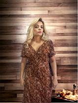 Vestido Longo na cor onça estampado, no tecido malha, veste no tamanho único 40 ao 44.