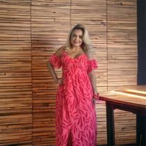 Vestido longo na cor vermelho e verde ,um de cada cor e estampado no tecido cedinho, veste tamanho único 42 ao 44.