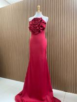 Vestido longo Sara - em crepe vermelho com saia sereia e Maxi flor
