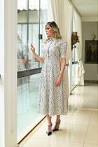 Vestido Luiza Max Midi em Linho com Pregas e Detalhes em Lantejoulas