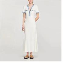 Vestido Maxi Elegante Feminino Em Tricô Com Contraste, Decote Redondo, Manga Curta, Botões Vestido Maxi Elegante Feminino Em Tricô Com Contraste, Decote Redondo, Manga Curta, Botões