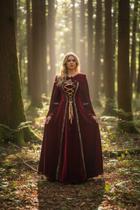 Vestido Medieval Com Capa Capuz Bordo Vestido Medieval Com Capa Capuz Bordo