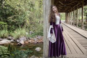 Vestido Medieval Luxuoso Princesa Roxo Lilás