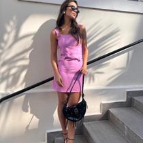 Vestido meia Coxa com Lapelas e Aviamentos de Coração Vestido meia Coxa com Lapelas e Aviamentos de Coração