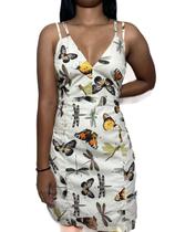 Vestido Meia Loka Alça Dupla com Estampa de Borboletas e Libélulas Vestido Meia Loka Alça Dupla com Estampa de Borboletas e Libélulas