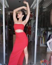 vestido mid canelado com detalhe cut out