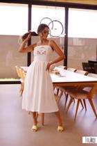Vestido Midi Off White com busto Bordado Vestido Midi Off White com busto Bordado