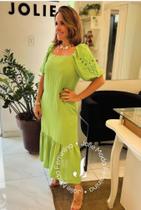 Vestido mídi, tecido crepe, tamanho M, cor verde. Vestido mídi, tecido crepe, tamanho M, cor verde.
