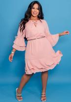 Vestido Plus Size com Babados e Amarração no Busto Vestido Plus Size com Babados e Amarração no Busto