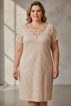 Vestido Plus Size Nude Festa Dygran em Renda e Cetim com Pedrarias no Decote V Vestido Plus Size Nude Festa Dygran em Renda e Cetim com Pedrarias no Decote V