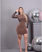 Vestido prateado com manga longa