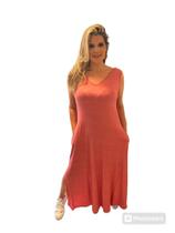 Vestido regatao com bolso e fenda lateral