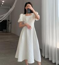 Vestido tecido duna com mangas bufantes