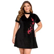 Vestido Veludo Plus Size Luxo com Renda Floral Bordada Gola Choker Decote V Elegante Festa Vestido Veludo Plus Size Luxo com Renda Floral Bordada Gola Choker Decote V Elegante Festa