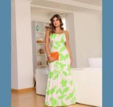 Vestido verde com detalhe de babado