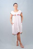 Vestido viscose curto pompom botão do busto até a barra com bolso sem alça branco 100416 Vestido viscose curto pompom botão do busto até a barra com bolso sem alça branco 100416