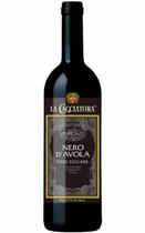 Vinho Italiano La Cacciatora Nero d'Avola Sicilia DOC 750 ml Vinho Italiano La Cacciatora Nero d'Avola Sicilia DOC 750 ml