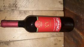 Vinho tinto seco bordô