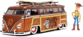 Volks Kombi T1 Disney Toy Story com figura Woody Jada 1/24 Volks Kombi T1 Disney Toy Story com figura Woody Jada 1/24
