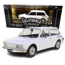 Volkswagen Brasilia Classic 1976 Branco 1/24 California 24208C Volkswagen Brasilia Classic 1976 Branco 1/24 California 24208C
