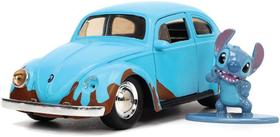 Volkswagen fusca com boneco stitch - 1/32 - jada toys