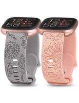 Watch Band Minyee, pacote com 2 unidades de silicone com gravação floral para Versa 2 Watch Band Minyee, pacote com 2 unidades de silicone com gravação floral para Versa 2