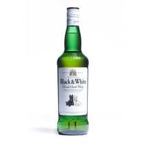 Whisky Escocês Blended Black e White Garrafa 700 ml Whisky Escocês Blended Black e White Garrafa 700 ml