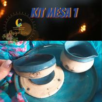 Xícara cerâmica autoral, com pires, leiteira e prato.