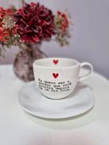 Xícara com pires em porcelana Xícara com pires em porcelana