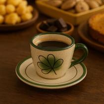 Xícara de Café com Pires em Cerâmica Verde e Bege Estilo Rústico e Elegante