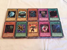 Yu-Gi-Oh! 500 cartas variadas com 15 holográficas e 15 raras Yu-Gi-Oh! 500 cartas variadas com 15 holográficas e 15 raras