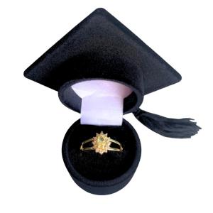 Anel de Formatura Feminino com Pedra Amarela Banhado Ouro e Caixinha Capelo Farmácia Bioquímica Radiologia
