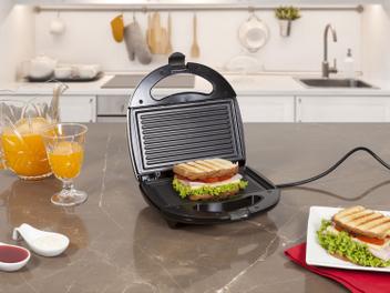 Sanduicheira/Grill Mondial Fast Grill e Sandwich - S-12 780W com Alça Fria