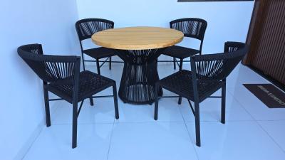 Conjunto Mesa Com Cadeiras Área Externa Varanda Jardim Em Alumínio Tampo em Madeira Maciça Trançado em Corda Náutica cor Preta