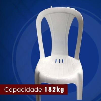 Conjunto de mesa Coruripe com 4 cadeiras plásticas sem braço