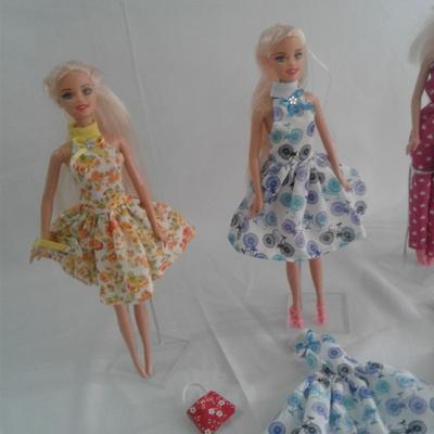 Kit de Roupas e Acessórios Para Boneca - Compatível com as Marcas Barbie  Susi e Frozen - Sheilinha 2 - Sheilinha Confecção - Roupa de Boneca -  Magazine Luiza