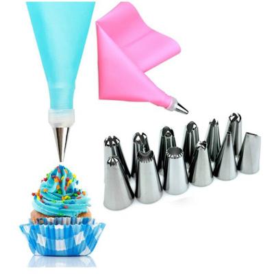 Kit 1 Saco Decorador Confeiteiro com 12 Bicos Inox para Bolo e Cup Cake