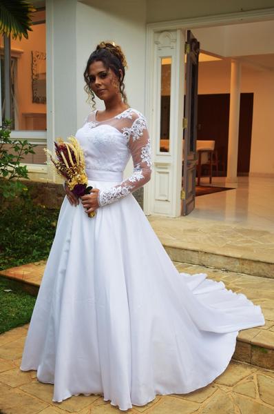 Vestido De Noiva ou 15 anos com saia princesa sem cauda Decote e