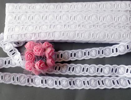 Imagem de 1 pc bordado ingles branco e 1 passafita branco 1 bordado branco