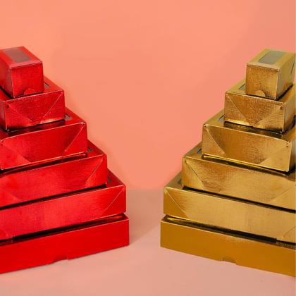 Imagem de 10 Caixas Laminada Ouro Para 16 Doces C4675 Com Visor Acetato Presente Metalizada Versátil Ideia