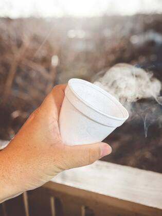 Imagem de 100 Copos Térmico Descartável 180ml P/ Sopas caldos bebidas